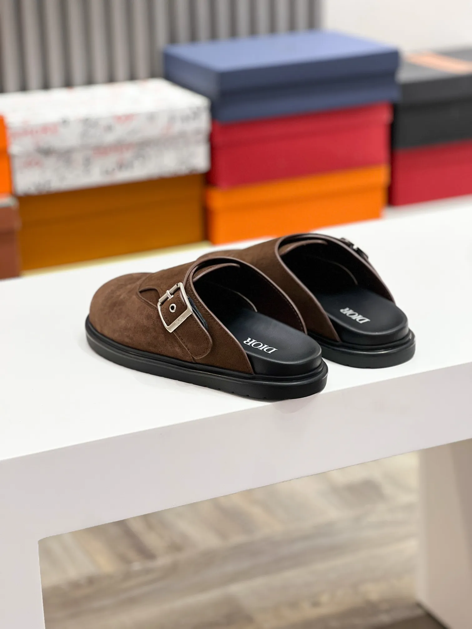 Men's Men's Shoes 💰360 [New Style] 🐝🐝2025ss Dior's latest men's slippers are a must-have. Dior Alias ​​Men's Genuine Leather Slippers This summer new Alias ​​sandal embodies a casual and elegant style. Carefully crafted from grained cow leather and Oblique printed fabric, with cowhide lining! Cross-strap design with metal-clad brass CD Diamond logo. The imported cowhide leather and rubber sole adds sophistication and comfort, while Oblique print-effect anti-slip panels add style. Code: 38-44 (45 can be customized
